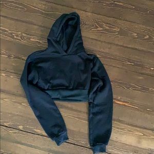 cropped black hoodie🖤